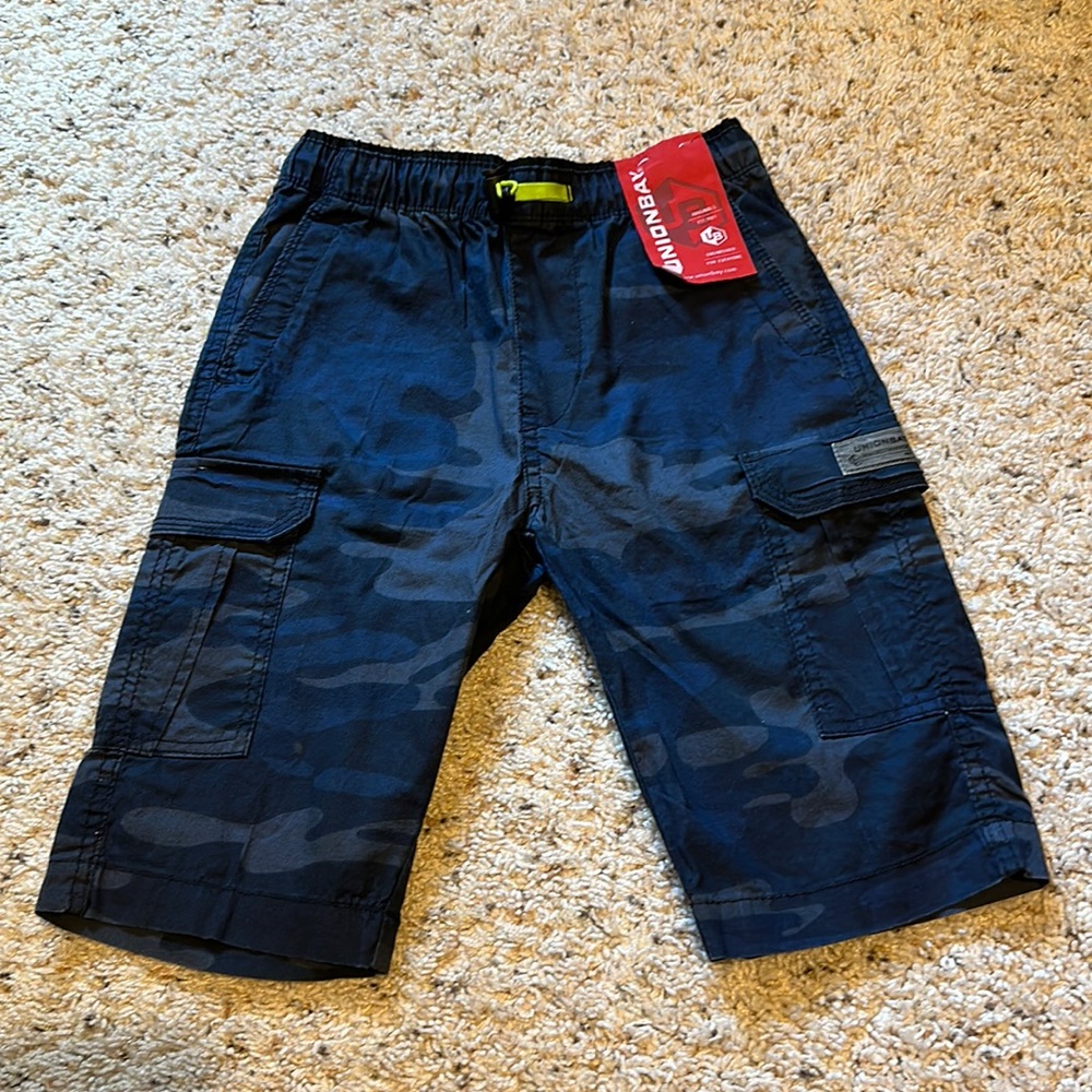 Union Bay boys cargo shorts. Size small 7/8. Blue camo